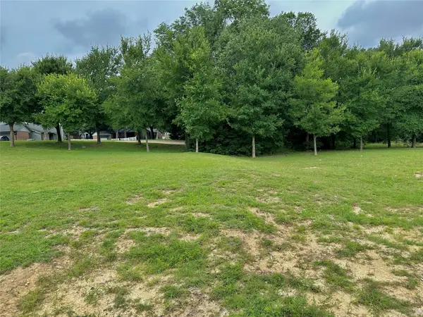 875 Castleglen Drive, Garland, TX 75043