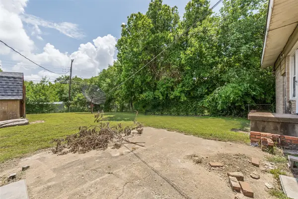1112 E Ann Arbor Avenue, Dallas, TX 75216