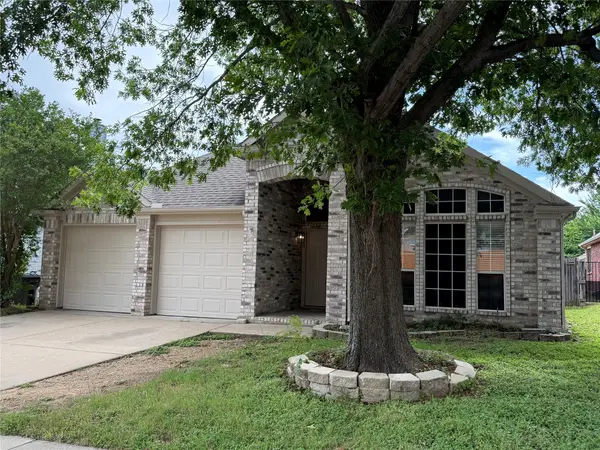 6824 Amberdale Drive, Fort Worth, TX 76137