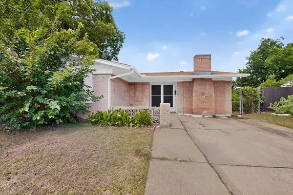 1802 Fairfax Lane, Carrollton, TX 75006