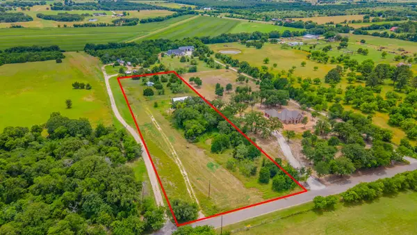 000 Wiggins Road, West, TX 76691