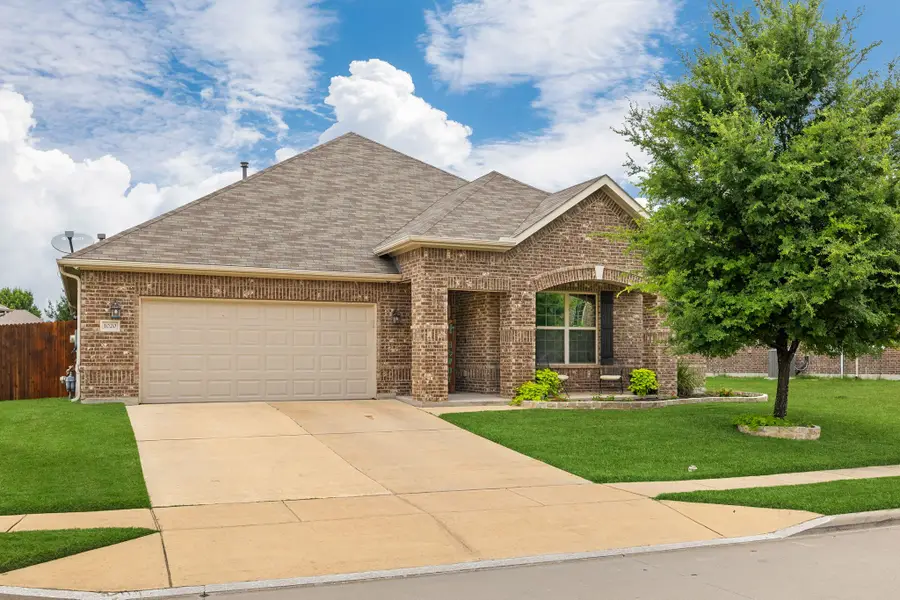 1020 Crest Breeze Drive, Fort Worth, TX 76052 - #2