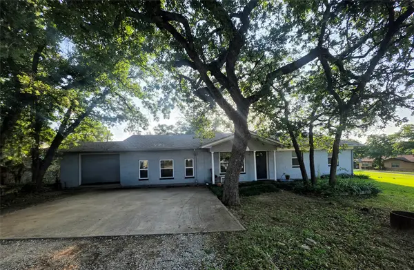 417 Cedarwood Street, Azle, TX 76020