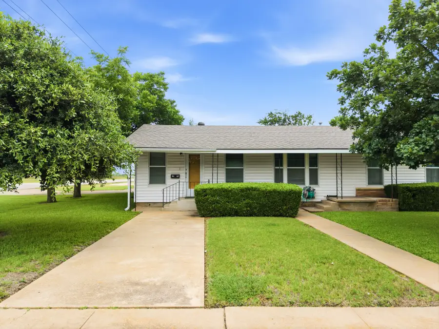 1319 W 3 A Street, McGregor, TX 76657 - #3