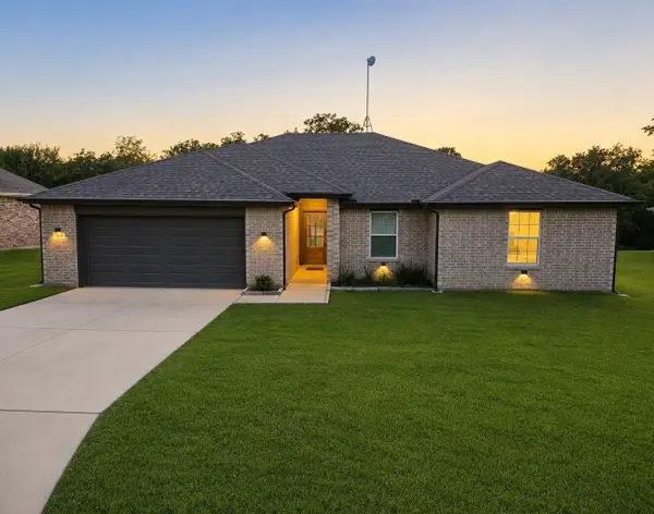 105 Jim Walters Drive, Runaway Bay, TX 76426