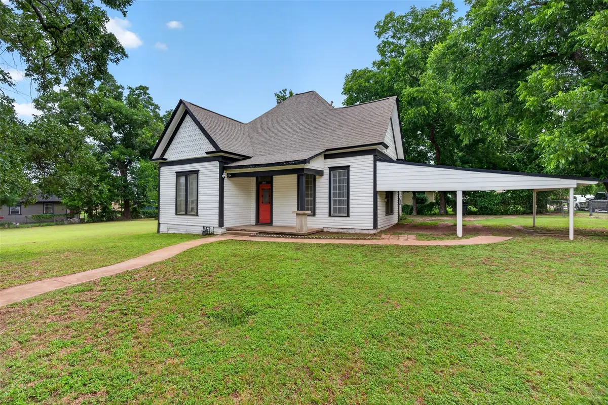 107 S Washington Street, Cleburne, TX 76031 - #1