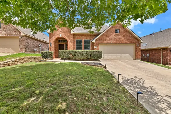 729 Red Elm Lane, Fort Worth, TX 76131