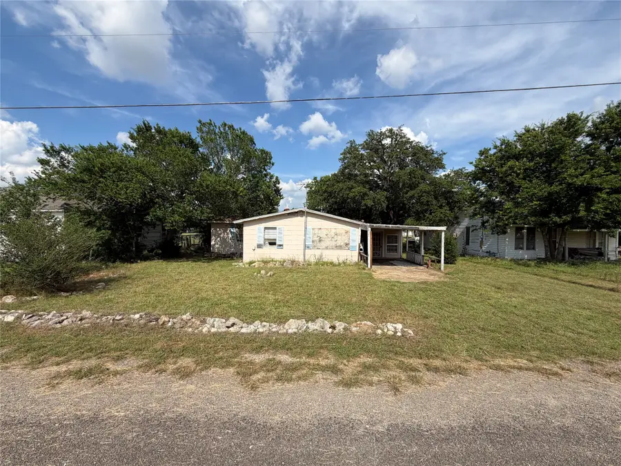 277 S Avenue L, Crawford, TX 76638 - #2