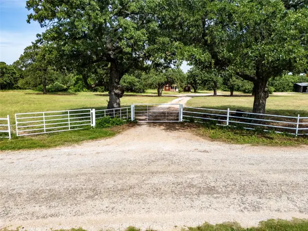 390 County Rd 1475 Road, Chico, TX 76431