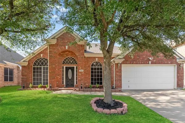 9925 Crawford Farms Drive, Fort Worth, TX 76244
