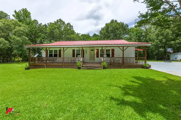 125 Honeysuckle Drive, Converse, LA 71419