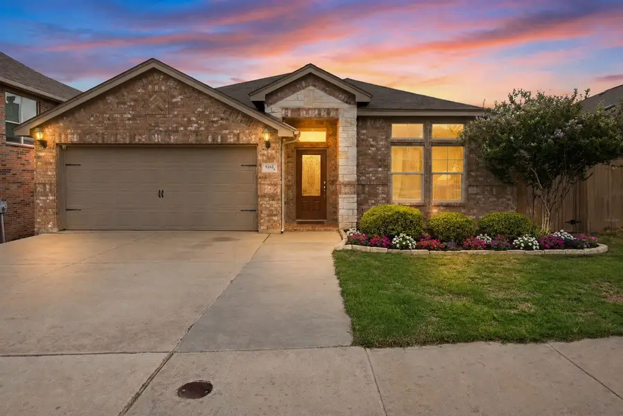9236 Hunters Court, White Settlement, TX 76108 - #2