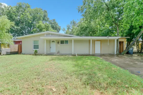2108 Skylark Drive, Arlington, TX 76010