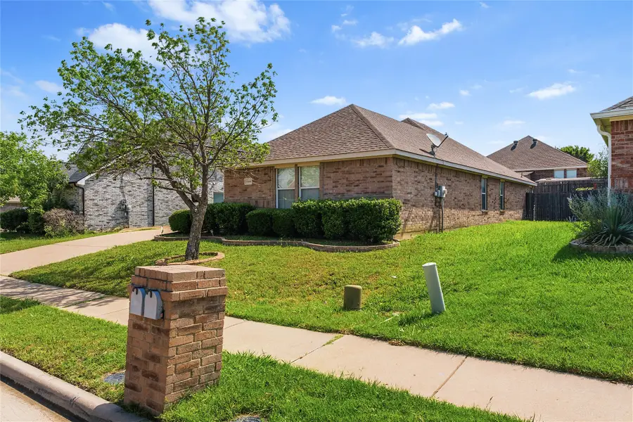 1640 Nashwood Drive, Grand Prairie, TX 75051 - #2