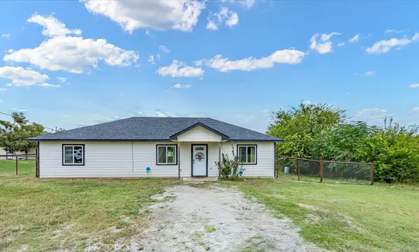 106 Edith Street, Bowie, TX 76230