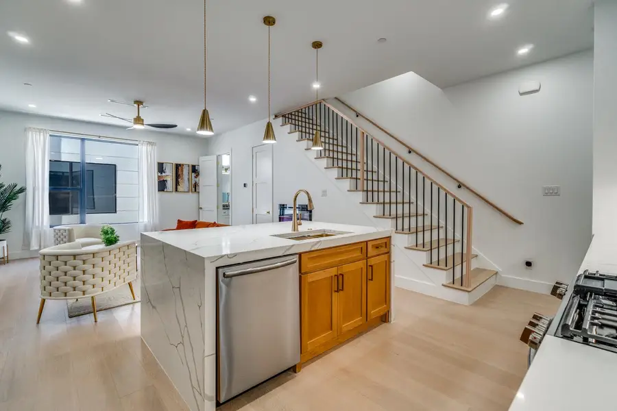 708 W 10th Street, Dallas, TX 75208 - #3