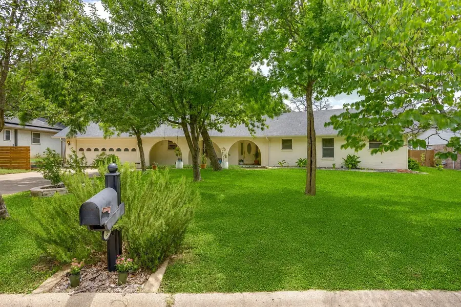 213 Mistletoe Lane, Keene, TX 76059 - #3