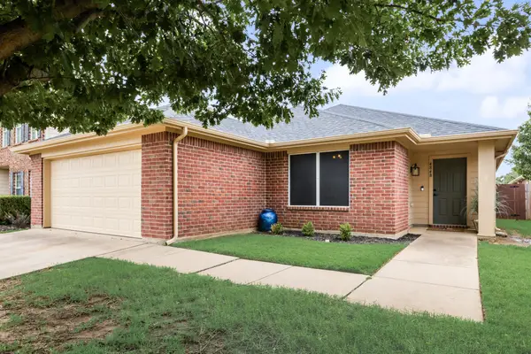 4848 Trail Hollow Drive, Fort Worth, TX 76244