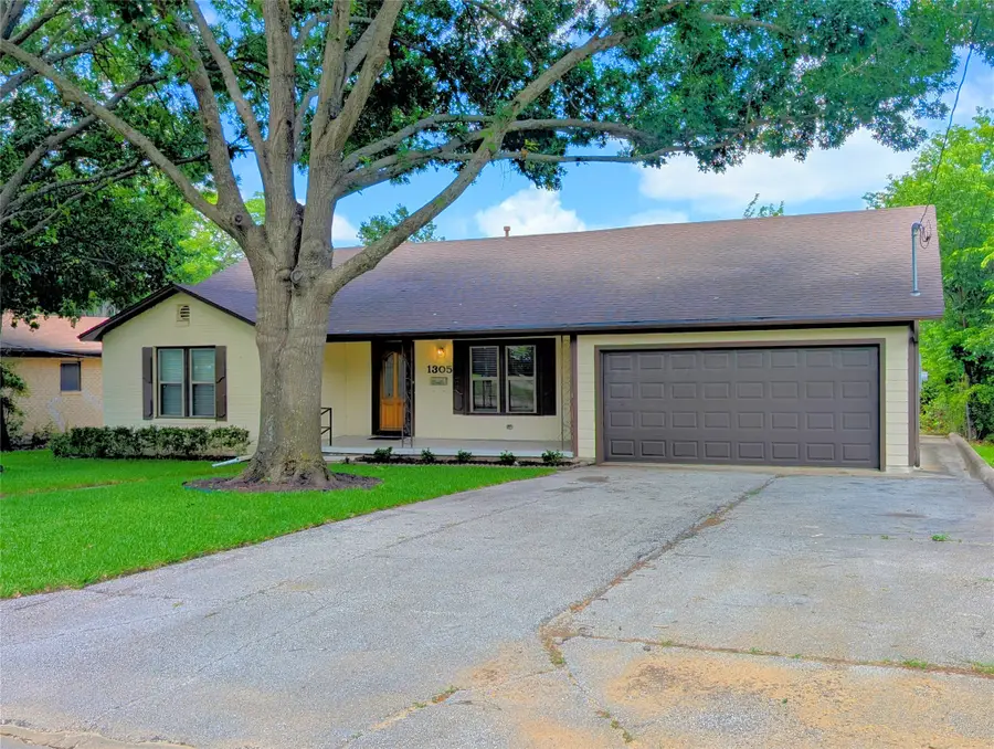 1305 Hillcrest Boulevard, Gainesville, TX 76240 - #3