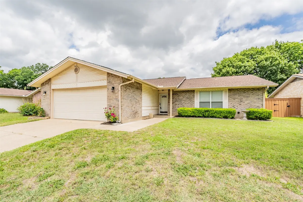 705 Salem Drive, Arlington, TX 76014 - #1