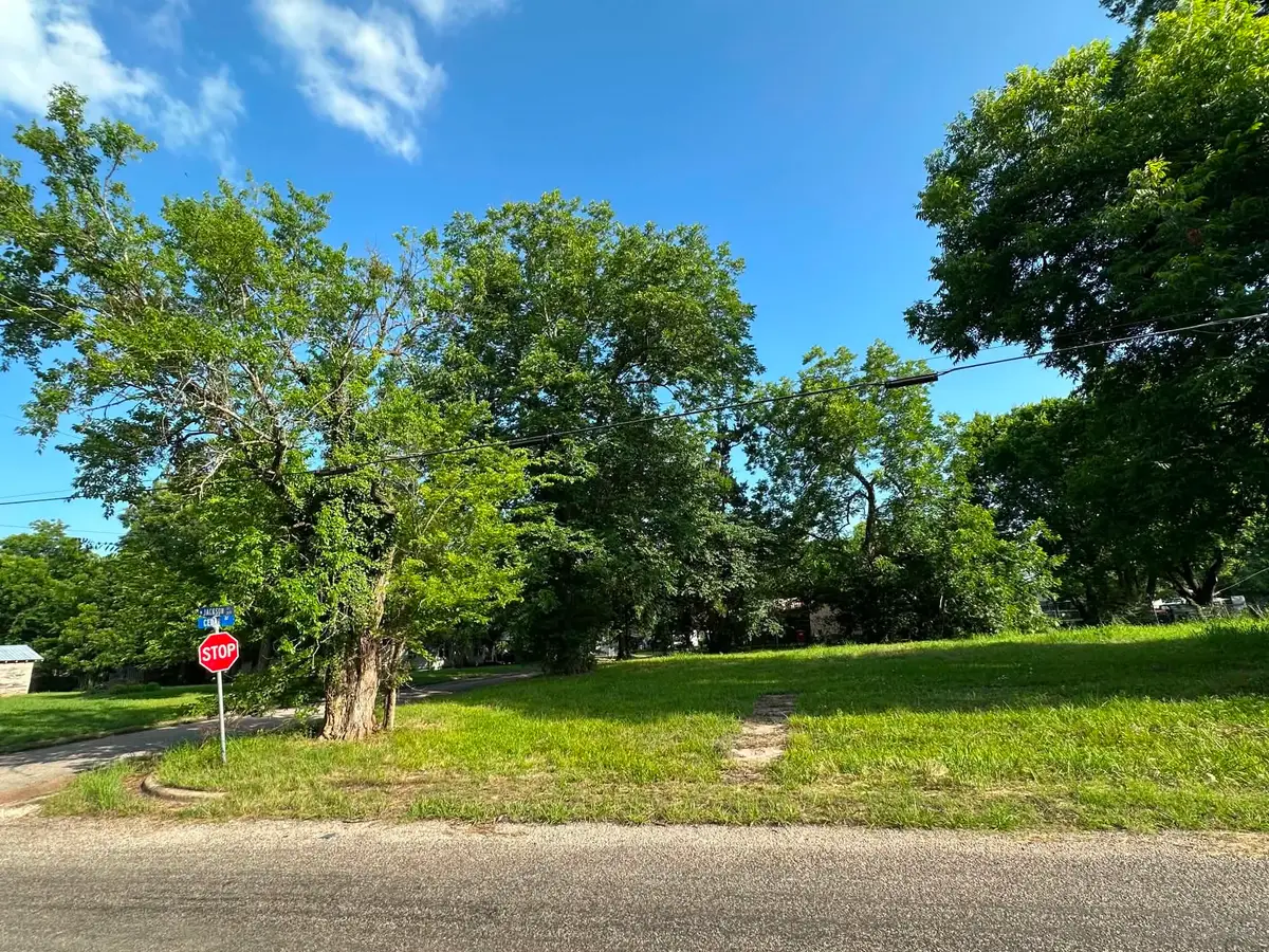 300 W Jackson Street, Clarksville, TX 75426 - #1