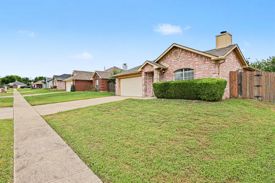 221 Los Angeles Drive, Glenn Heights, TX 75154 - #2