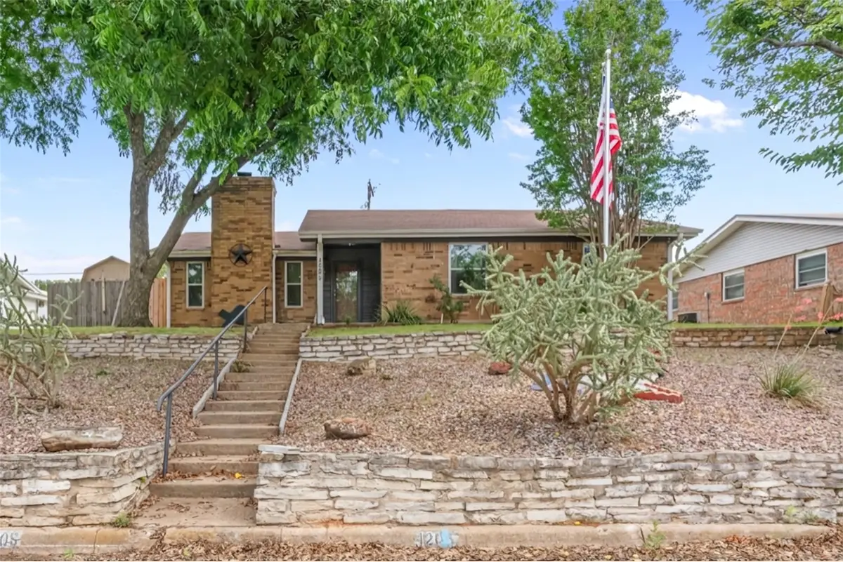 1205 S Rusk Street, Weatherford, TX 76086 - #1