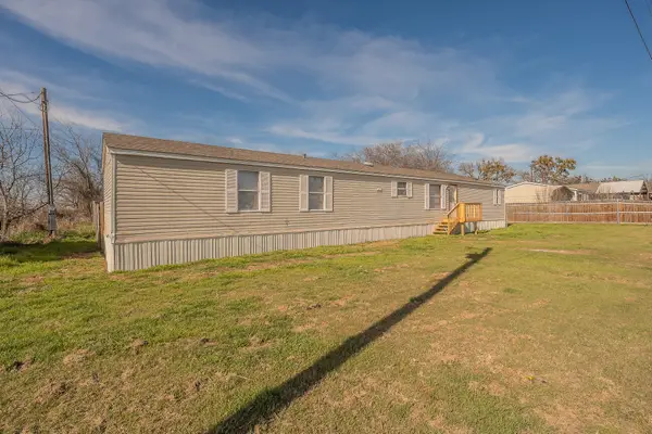 912 Skylar K Drive, Granbury, TX 76049