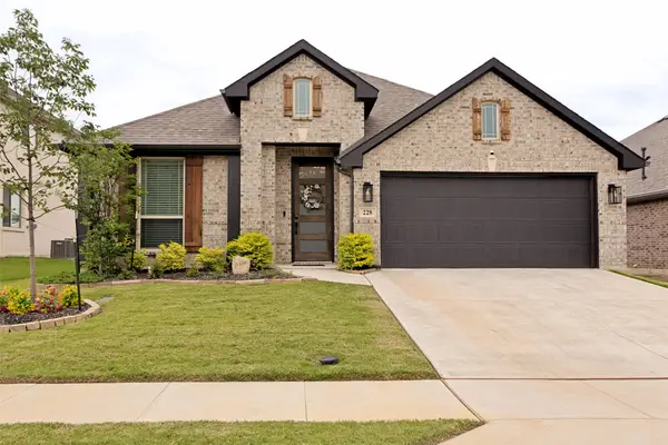228 Shawnee Trail, Alvarado, TX 76009