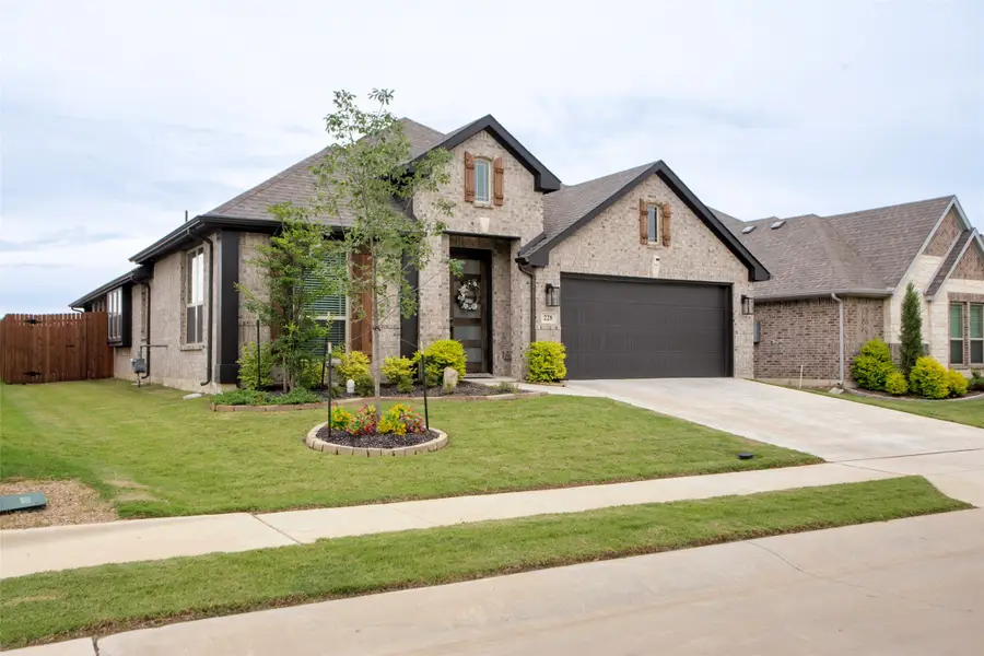 228 Shawnee Trail, Alvarado, TX 76009 - #2