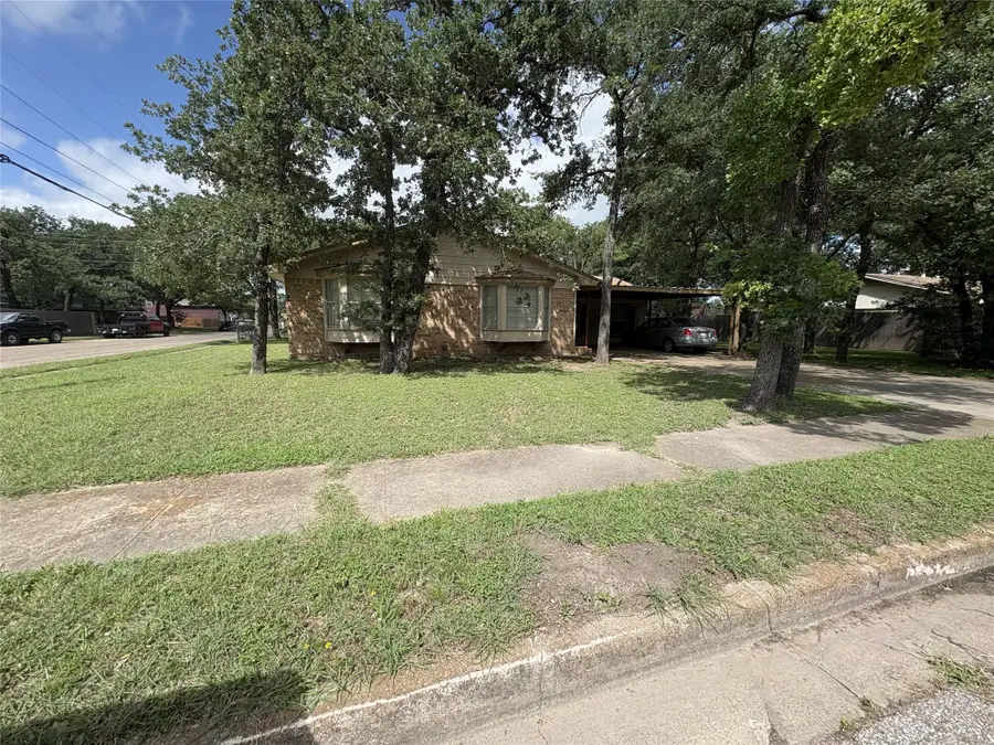 212 S Norma Drive, Lacy Lakeview, TX 76705 - #2