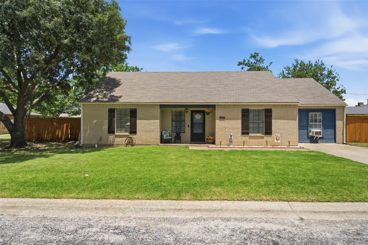 217 N Laramie Circle, Pilot Point, TX 76258 - #1