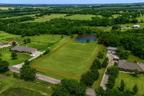 900 Hodgins Road, Van Alstyne, TX 75495