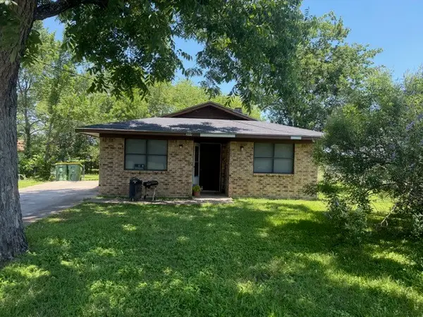 205 E Sabine Street, Groesbeck, TX 76642