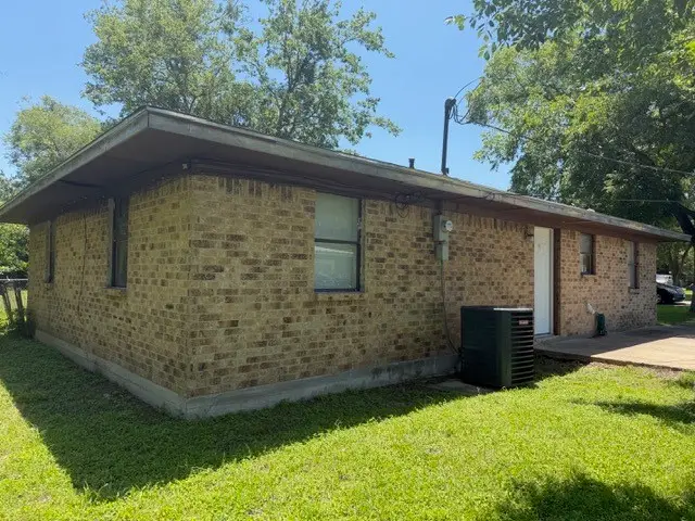 205 E Sabine Street, Groesbeck, TX 76642 - #3