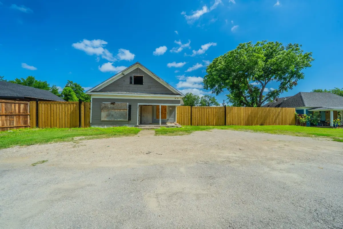 122 W Grand Prairie Road, Grand Prairie, TX 75051 - #1
