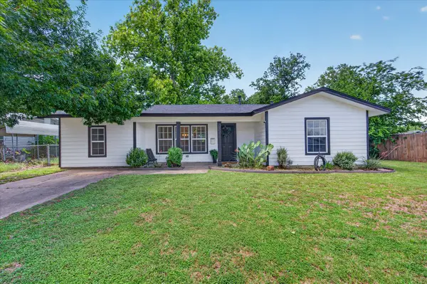 202 Taylor Street, Burleson, TX 76028