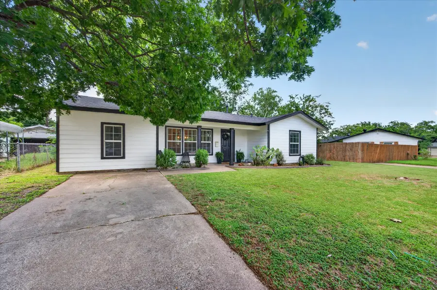 202 Taylor Street, Burleson, TX 76028 - #2