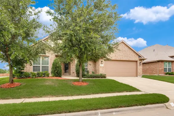 27 Oakridge Lane, Edgecliff Village, TX 76134