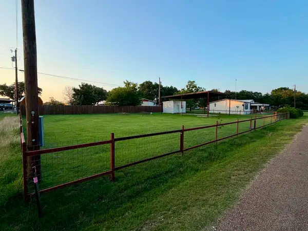 367 Cr 1627, Clifton, TX 76634