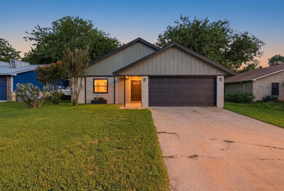 1727 W Doyle Street, Granbury, TX 76048 - #1