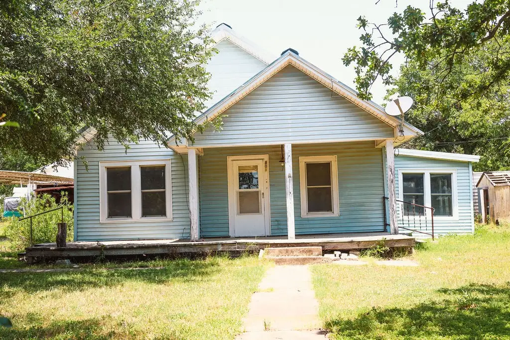 801 E Walcott Avenue, Comanche, TX 76442 - #1