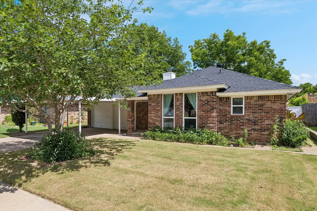 1129 W Hills Terrace, Saginaw, TX 76179 - #1