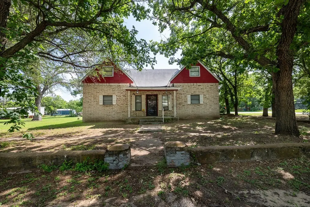 318 W Ross Street, Gorman, TX 76454 - #1