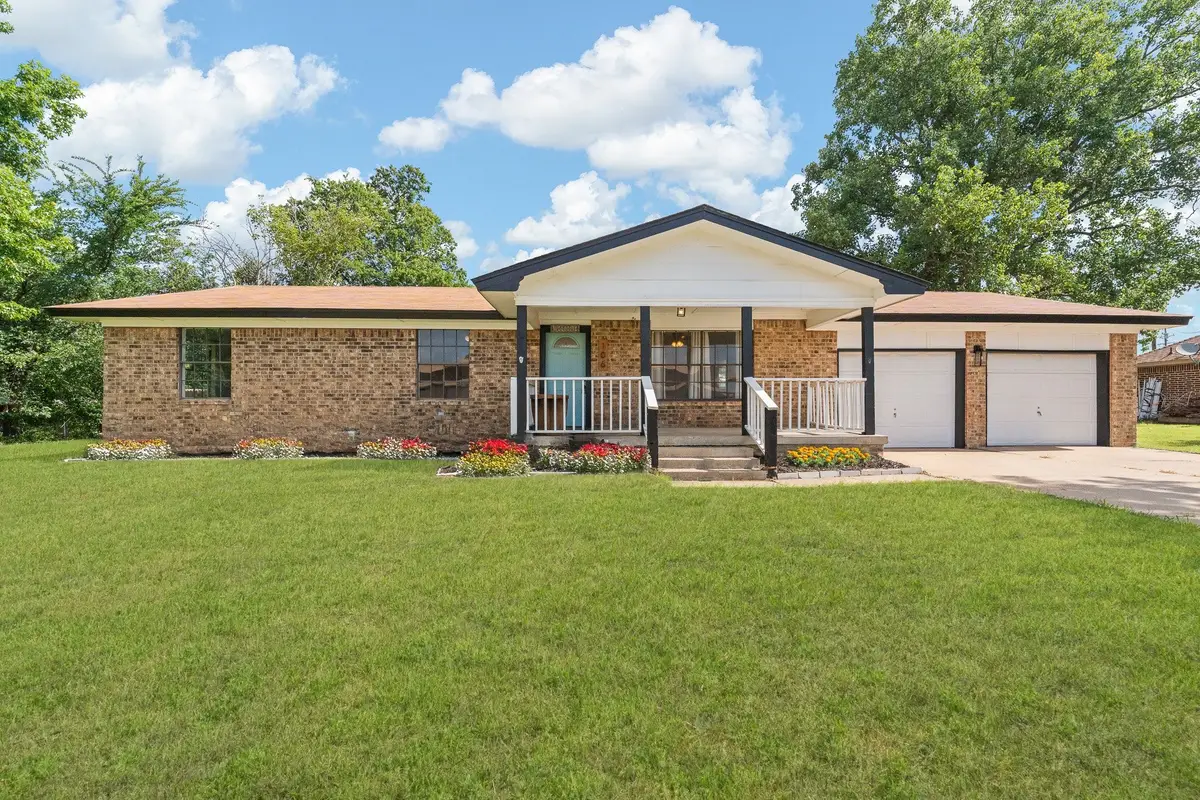 106 Cottonwood Street, Joshua, TX 76058 - #1