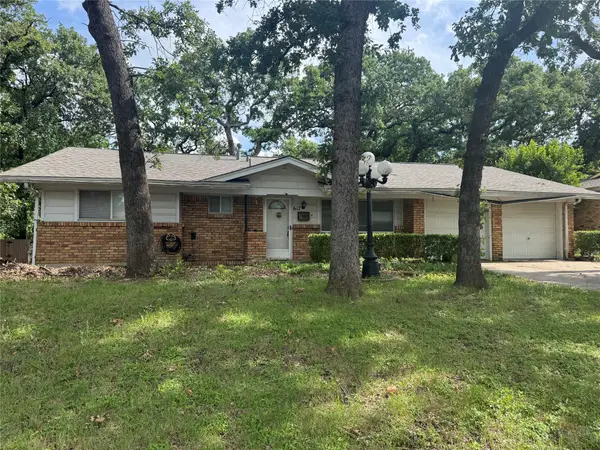 617 Forest Lane, Hurst, TX 76053