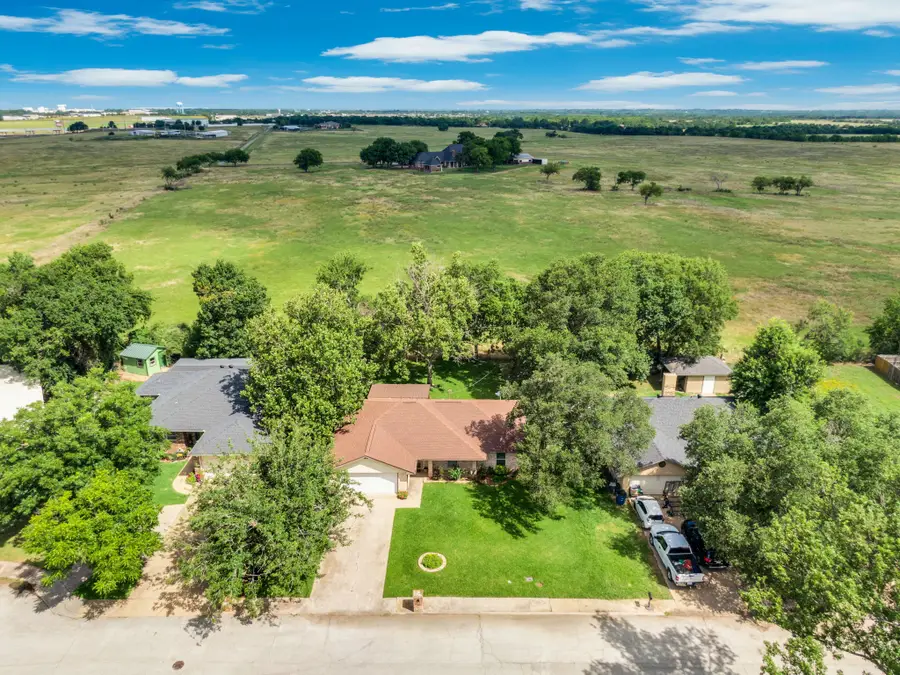 504 Kim Avenue, Ennis, TX 75119 - #2