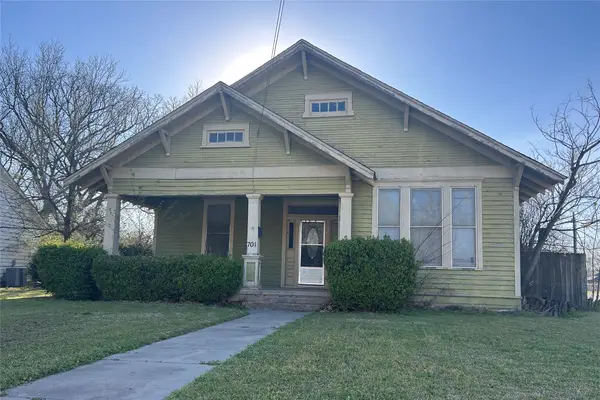 701 S Clements Street, Gainesville, TX 76240