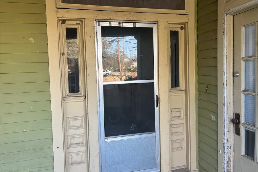 701 S Clements Street, Gainesville, TX 76240 - #2