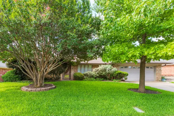 1008 Rocky Canyon Road, Arlington, TX 76012